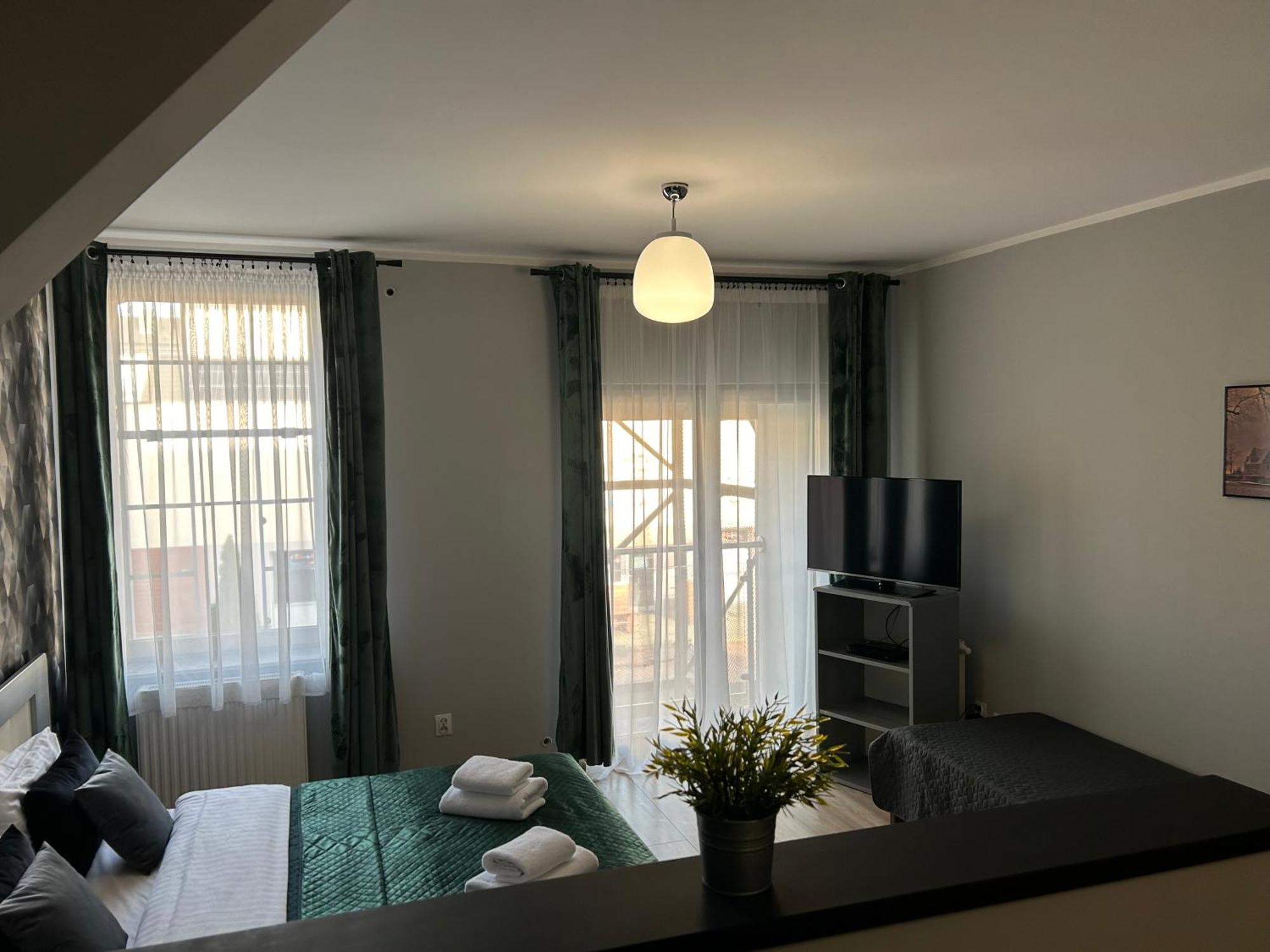H-T-L Apartamenty Junior Nowa Sol Bagian luar foto