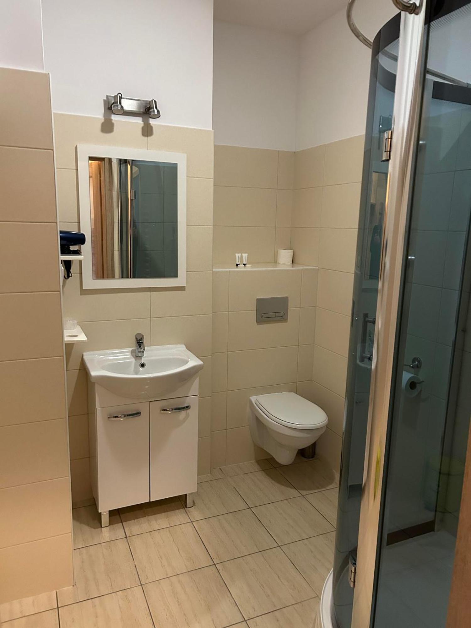 H-T-L Apartamenty Junior Nowa Sol Bagian luar foto