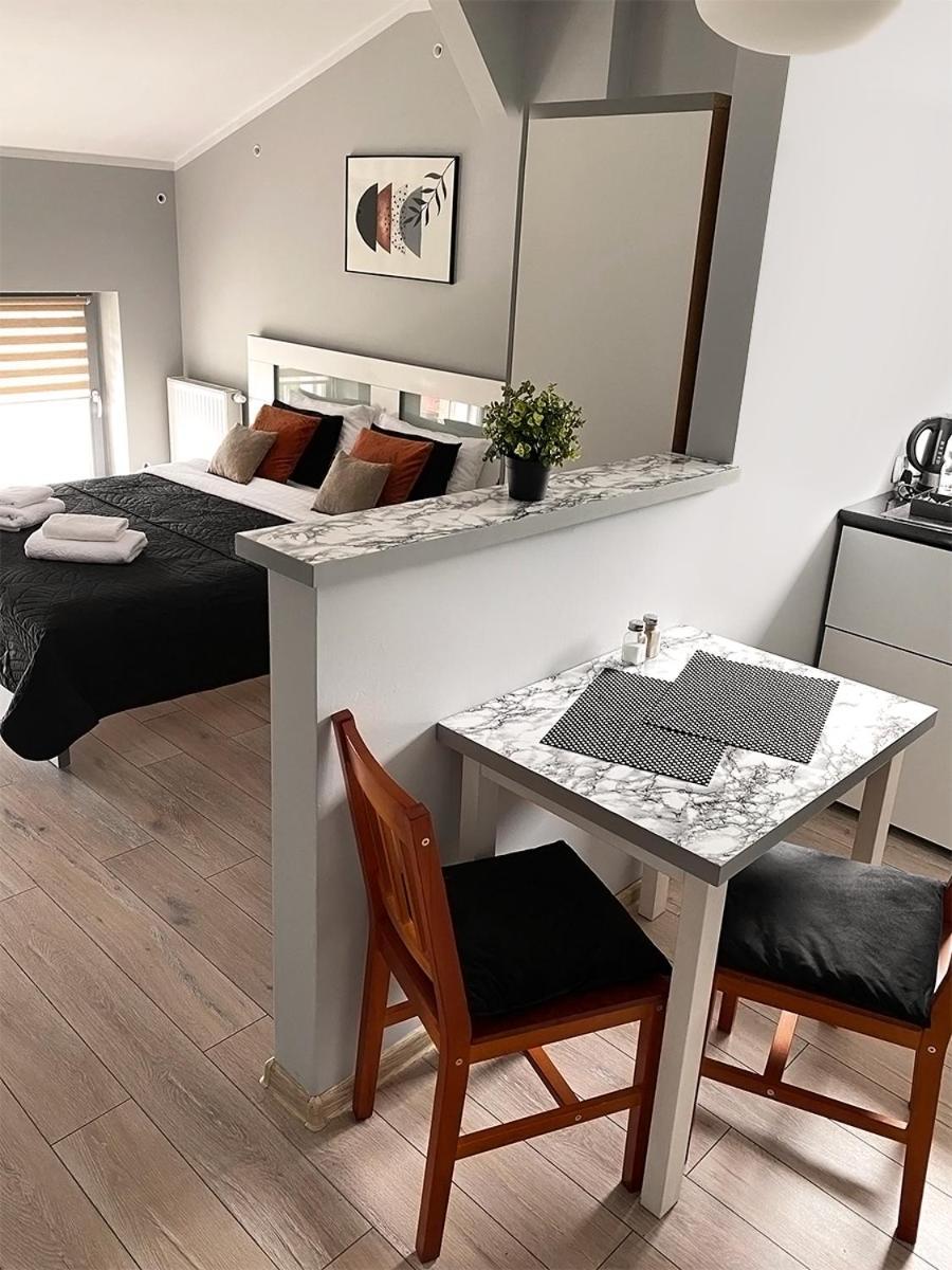 H-T-L Apartamenty Junior Nowa Sol Bagian luar foto
