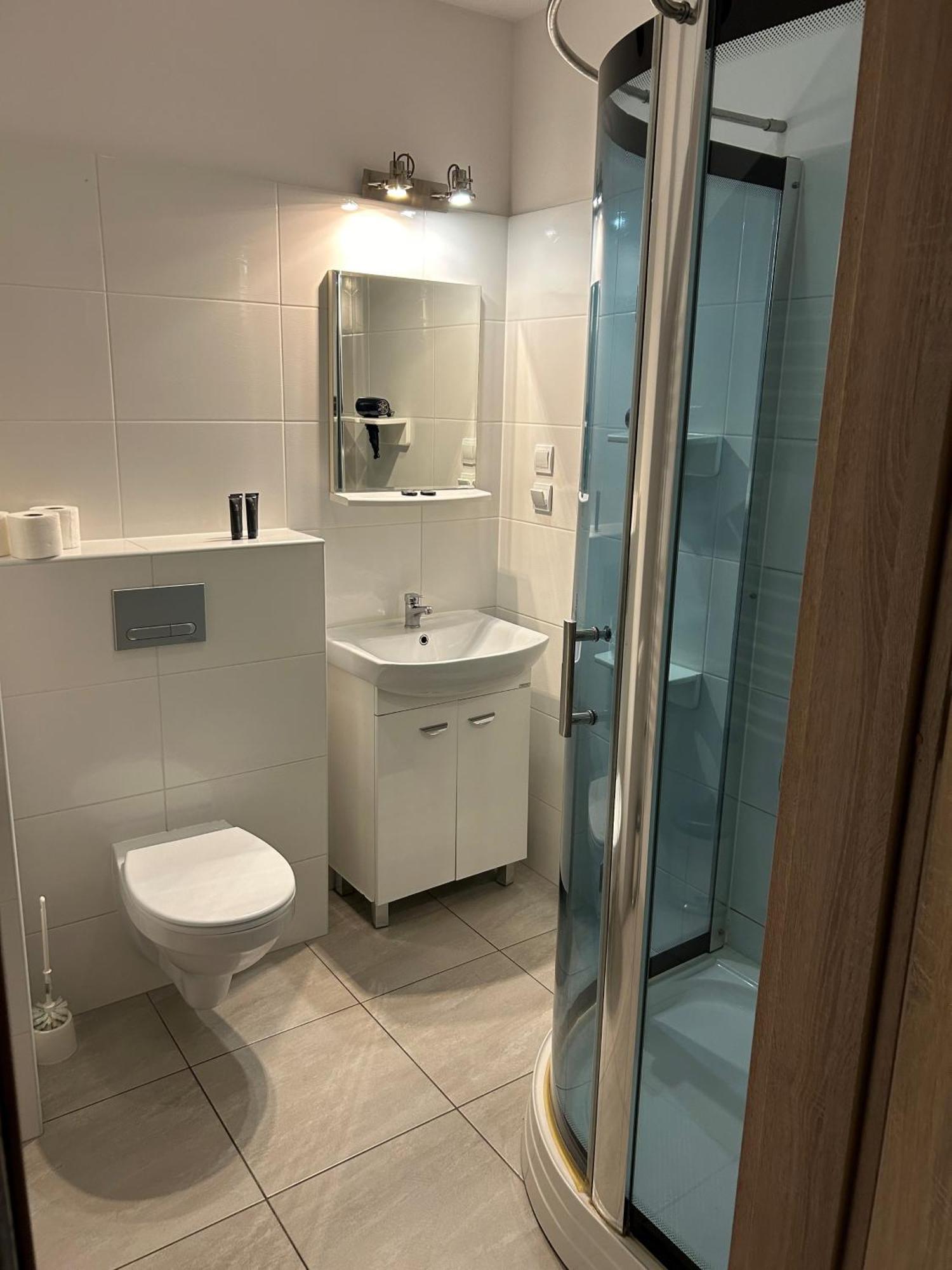H-T-L Apartamenty Junior Nowa Sol Bagian luar foto
